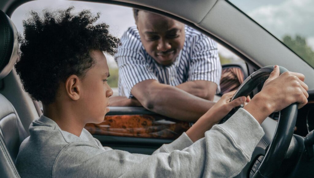 Rijinstructeur geeft instructies aan lesser rijinstructeur geeft instructies aan lesser 